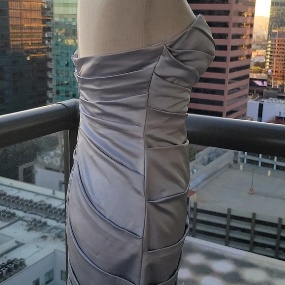 David's Bridal Bridesmaid Charmeuse Draped Strapless Dress - Size 4 Check Photos - Picture 11 of 15